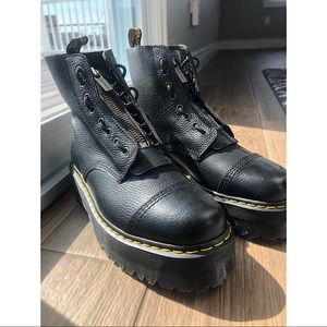 NWOT Dr. Martens Sinclair Boots